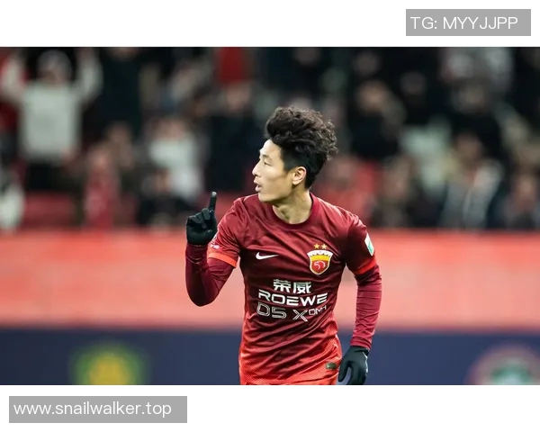 武磊赛场爆发小插曲，裁判如何处理？